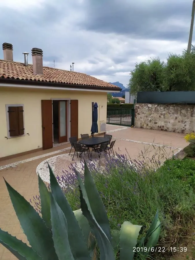Appartamento Con Giardino A Cisano Di Bardolino Italy