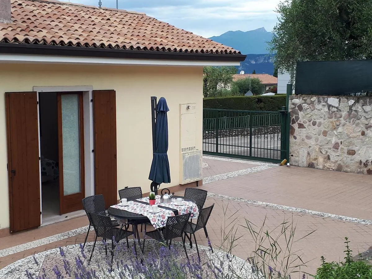 Appartamento Con Giardino A Cisano Di Bardolino Italy